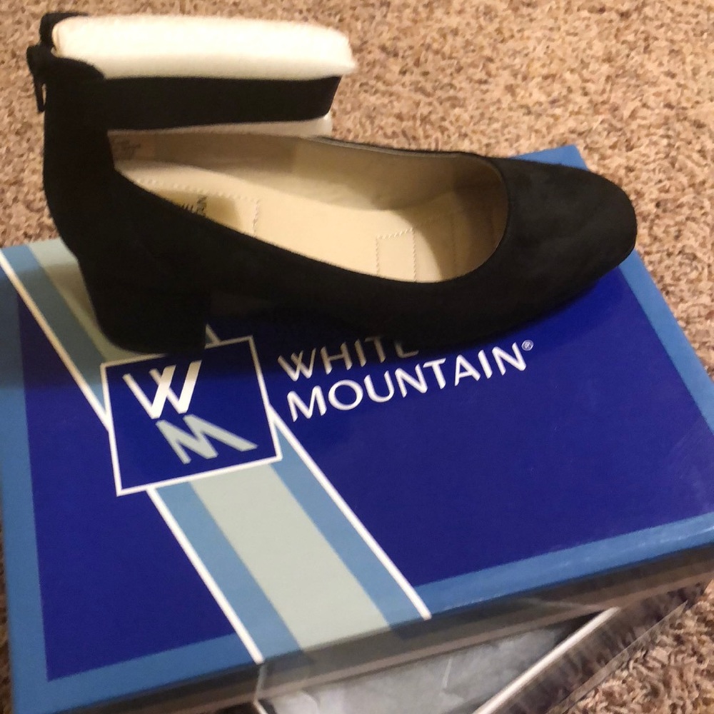 White Mountain Black Suede Heels Size 7.5